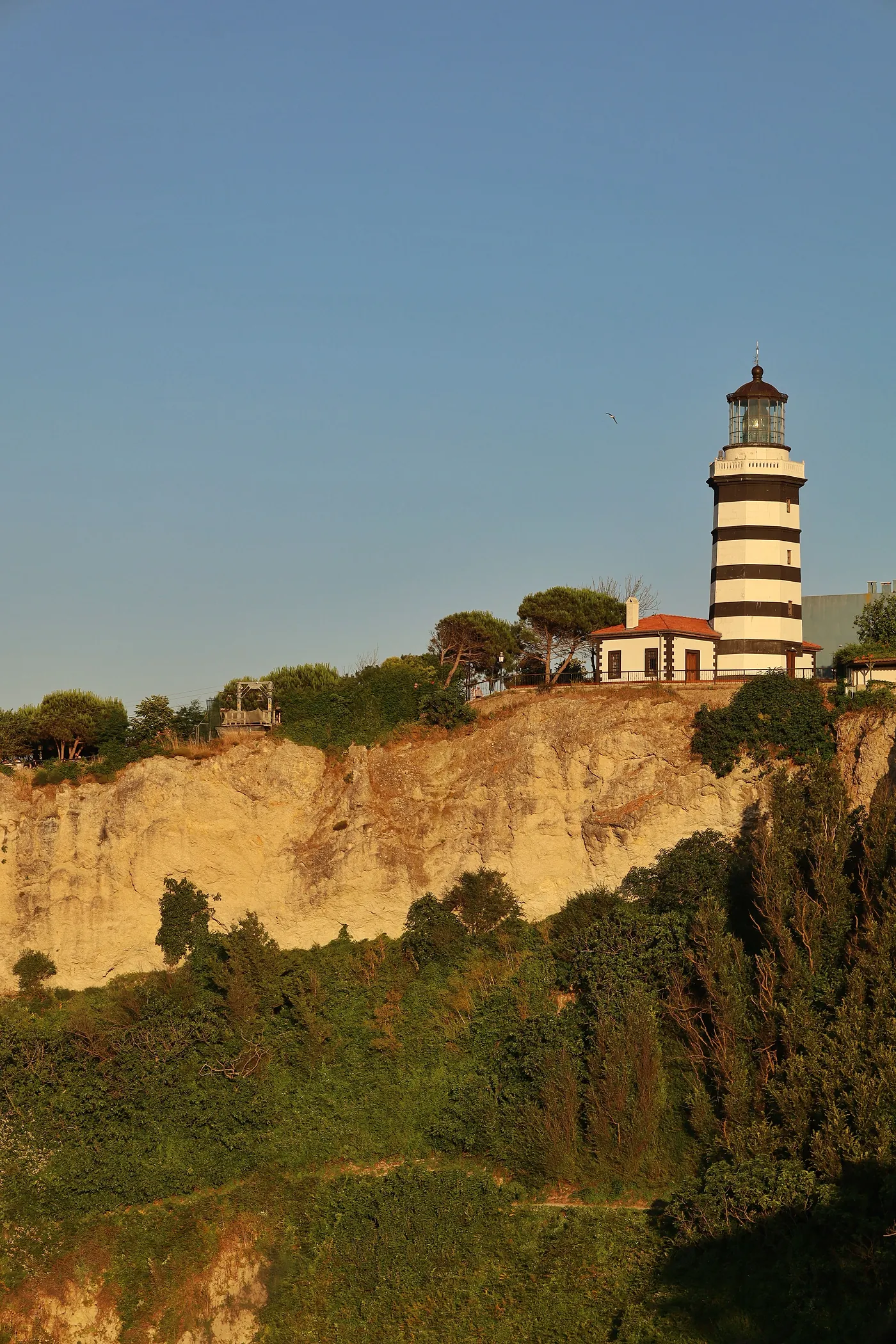 Şile Deniz Feneri altın saatte — gerçek fotoğraf